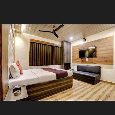 Hotel Green Park Bombay Esterno foto