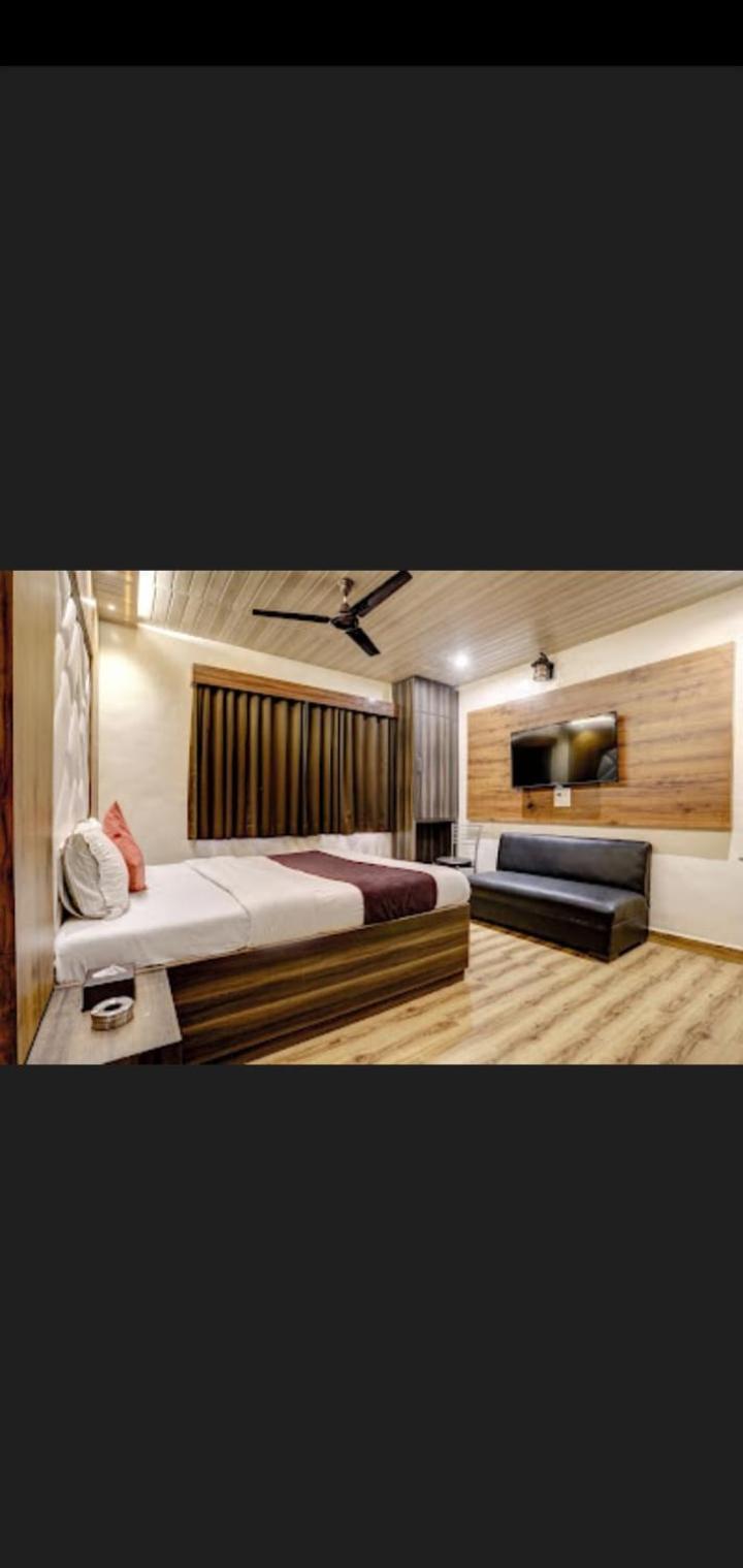 Hotel Green Park Bombay Esterno foto